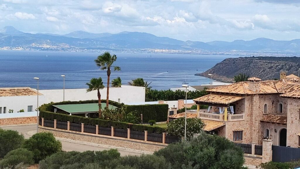 Casa adosada con hermosas vistas al mar y a la bahía de Palma