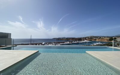 Moderna villa de lujo con vistas al mar sobre Port Adriano, Mallorca